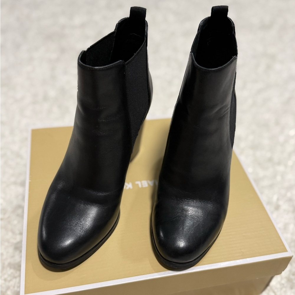 LOTTIE BOOTIE
LEATHER Michael Kors